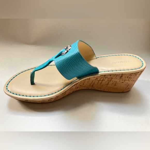 Liz Claiborne Aqua Blue Thong Sandals - Picture 10 of 12